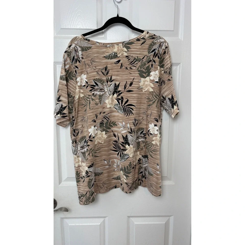 Catherines Womens 1X 18/20W Tropical Floral Space Dye Scoop Neck Top Tan Green